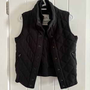 Black Aeropostale Quilted Vest